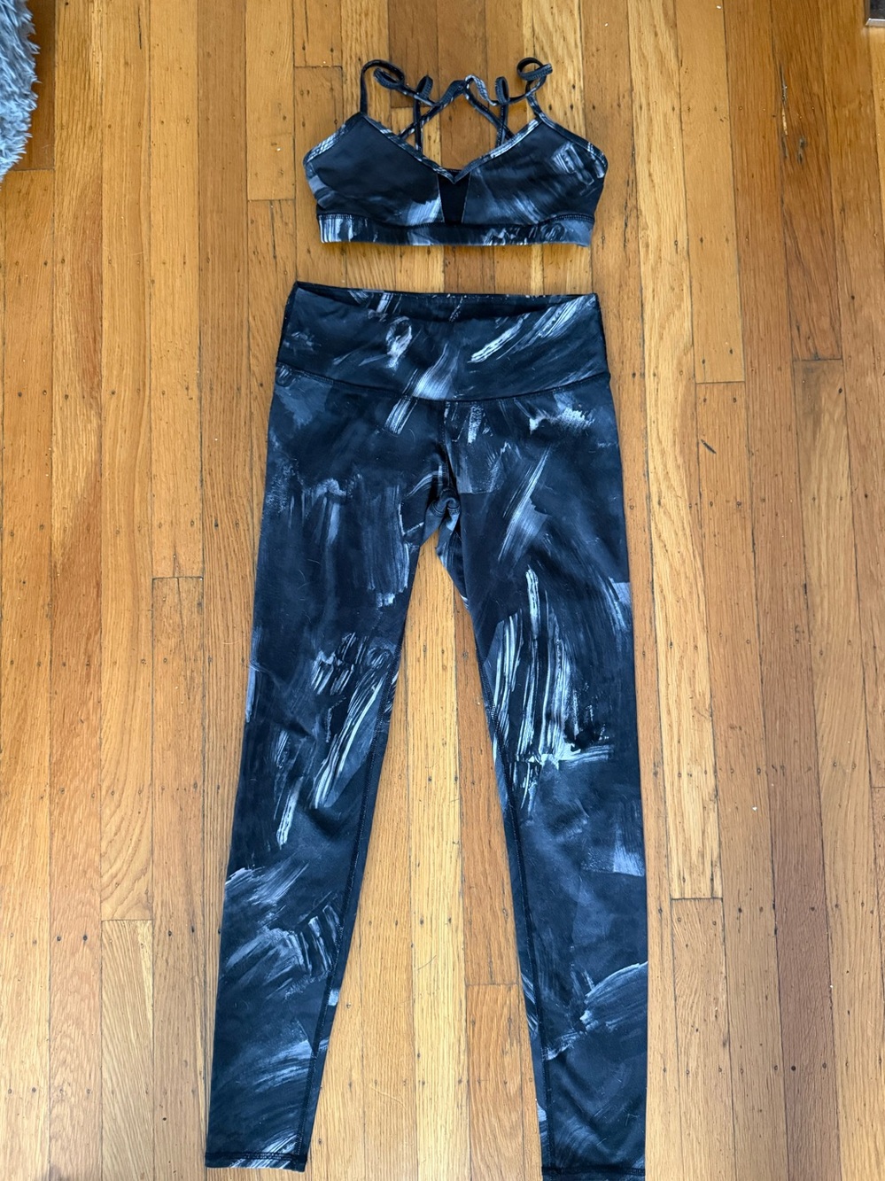 ALO Yoga Black & Gray Brushed-Print High-Waist Leggings with Strappy Bra